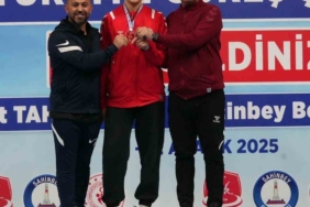 Güreşte Elmira Yasin Türkiye Şampiyonu oldu