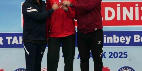 Güreşte Elmira Yasin Türkiye Şampiyonu oldu