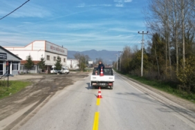 Güvenli ulaşım için Çilimli’de yol çizgileri yenileniyor