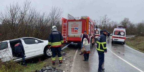 Hafif ticari araç kamyona çarptı: 2 yaralı