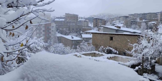 Hakkari’de 13 köy ve 30 mezra yolu ulaşıma kapandı