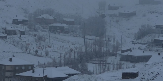 Hakkari’de 43 yerleşim yerinin yolu ulaşıma kapandı