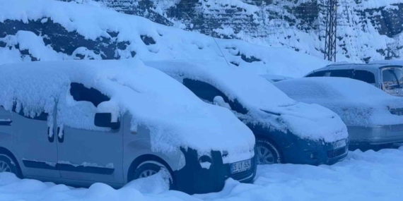 Hakkari’de kar yağışı yerini dondurucu soğuklara bıraktı