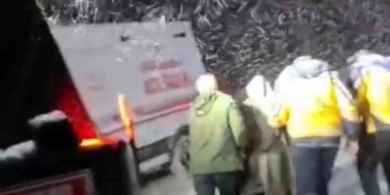 Hakkari’de yaşam mesaisi: Kar engelini iş makineleriyle aştılar