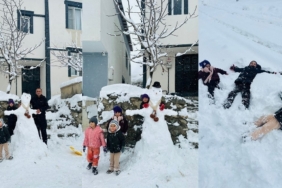 Hakkarili çocukların kardan adam sevinci