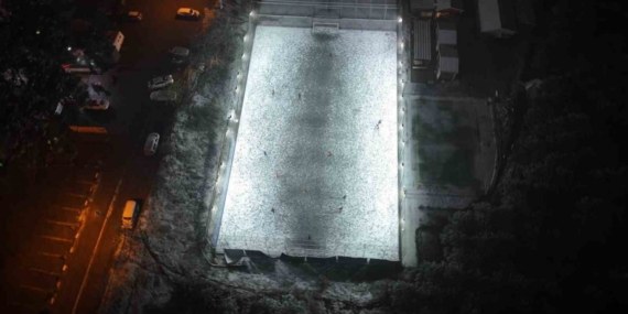 Halı saha aşkı engel tanımadı: Kar altında maç yaptılar