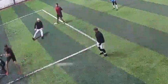 Halı sahada ölüm kameraya yansıdı