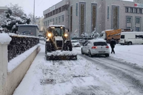 Haliliye Belediyesi ekiplerinden karla yoğun mücadelede