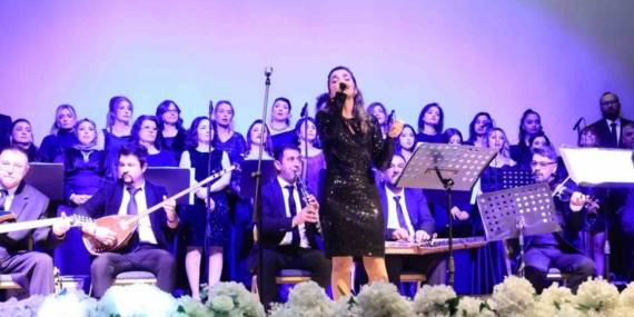 Halk korosu ilk konserini verdi