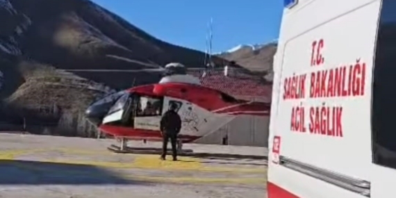 Hamile kadın ambulans helikopterle Van’a getirildi