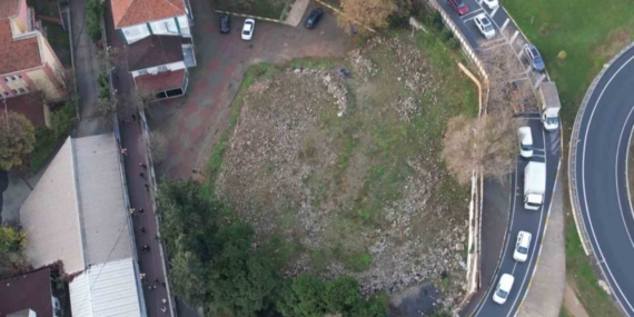 Hasar aldı denilerek İBB’nin yıktığı Avcılar E-5 yanındaki cami 6 yıldır yapılmadı