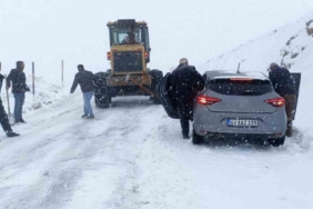 Hasköy-Mutki karayolu kar ve tipi nedeniyle ulaşıma kapatıldı