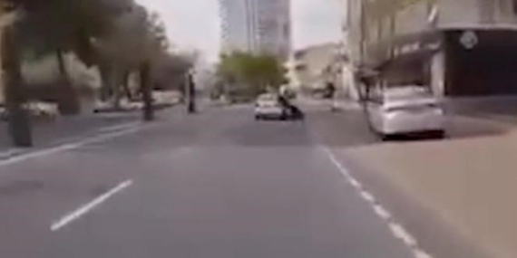 Hatalı şerit değiştirdi, motosiklet sürücüsünü düşürdü: 1 gözaltı