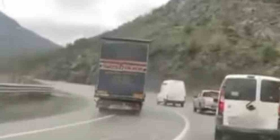 Hatalı sollama yapan tır sürücüsüne ceza