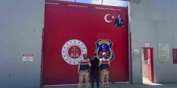 Hatay’da 30 yıl hapis cezası bulunan firari mandalina bahçesinde yakalandı