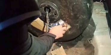 Hatay’da kaçakçılık operasyonu: Otomobilin her yerinden telefon ve elektronik sigara fışkırdı