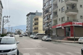 Hatay’da kuvvetli fırtına etkisini hissettirdi