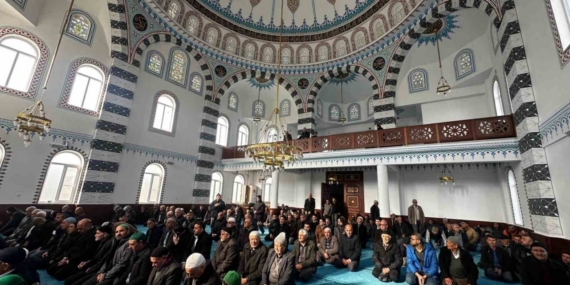 Hayber Camii ibadete açıldı