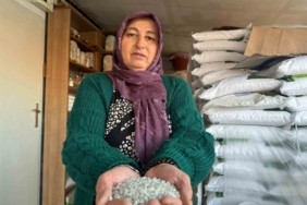 Hem satıyor hem anlatıyor: 4 çocuk annesi Çankırı’nın meşhur tuzuyla 6 yıldır geçimini sağlıyor