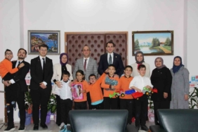 Hisarcık Kaymakamı Atam, özel öğrencileri makamında ağırladı