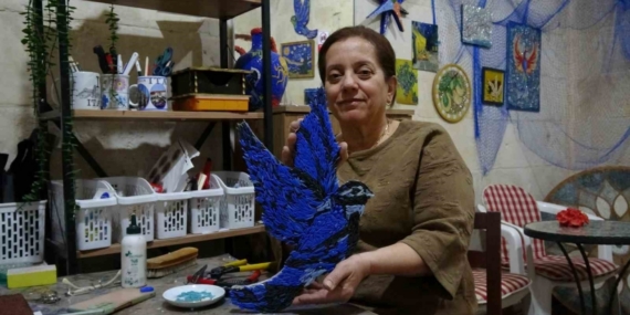 Hobi olarak başladığı mozaik sanatında dünyaya açılmak istiyor