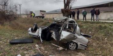 Hurdaya dönen otomobil sürücüsü hastanede hayatını kaybetti
