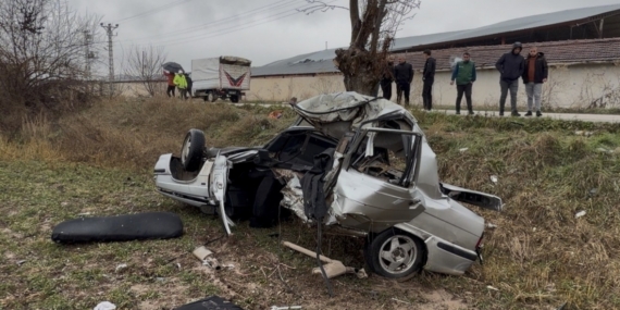 Hurdaya dönen otomobil sürücüsü hastanede hayatını kaybetti