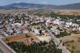 Hüyük’te göçe karşı çilek hamlesi