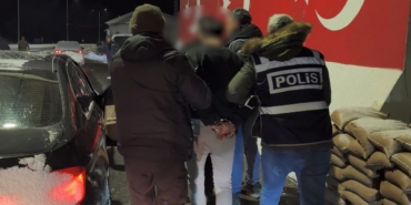 Iğdır’da kuyumcu soygununa karışan 3 zanlı adliyeye sevk edildi