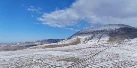 Iğdır’ın zirvelerinde kış: Köyler havadan görüntülendi