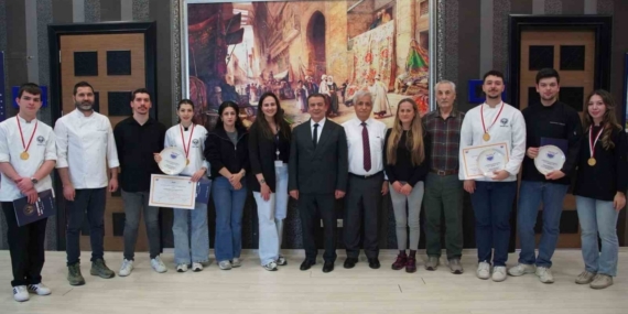 İGÜ öğrencilerinden Uluslararası Gastronomi Festivali’nde altın madalya başarısı