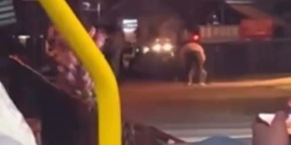 İki grup tekme tokat kavga etti, o anlar kameraya yansıdı