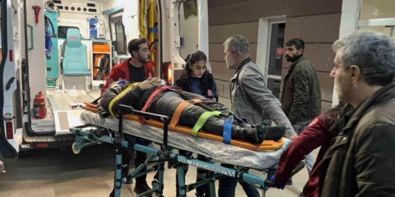 İki otomobil çarpıştı: 2 yaralı