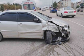İki otomobilin çarpıştığı kaza anı kamerada: 1 yaralı