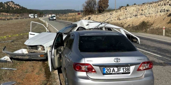 İki otomobilin çarpıştığı kazada yaşlı çift hayatını kaybetti