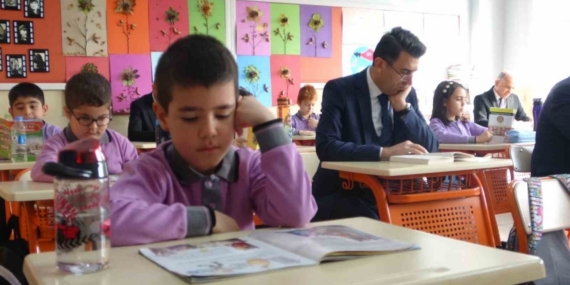 İlkokul, ortaokul ve lise düzeyindeki bütün okullarda ilk dersin ilk 20 dakikası kitap okuma saati