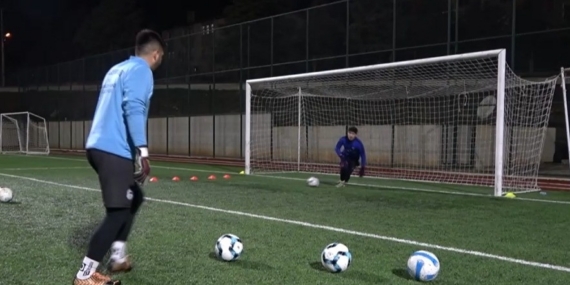 İmam ve esnaflar gençleri kötü alışkanlıklardan korumak için kulüp satın aldı