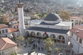 İnşa çalışmalarıyla yeniden ayağa kalkan Habibi Neccar Camii, Cumhurbaşkanı Erdoğan’ın açılışını gerçekleştirmesiyle vatandaşların akınına uğruyor