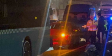 İşçi servisi yayaya çarpıp takla attı: 1 ölü, 4 yaralı