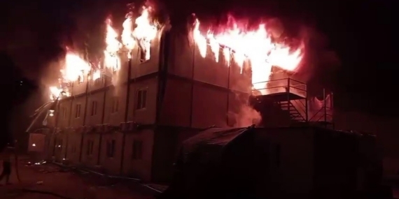 İşçilerin kaldığı konteyner alevlere teslim oldu