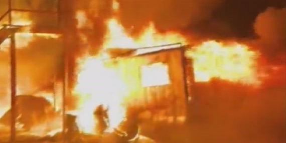 İşçilerin kaldığı konteyner yatakhane alevlere teslim oldu