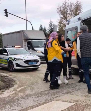 Işık ihlali kaza getirdi: 2 yaralı