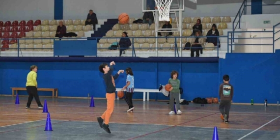 İsmet Selekler Spor Kompleksi’nde kurslar başladı