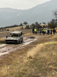 Isparta’da dağlık alanda yanmış aracın kenarında başsız erkek cesedi bulundu