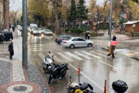 Isparta’da sağanak yağış etkisini arttırdı: Yollarda su birikintileri oluştu