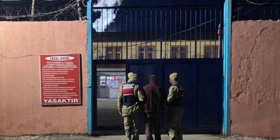 İspir’de firari FETÖ üyesi yakalandı