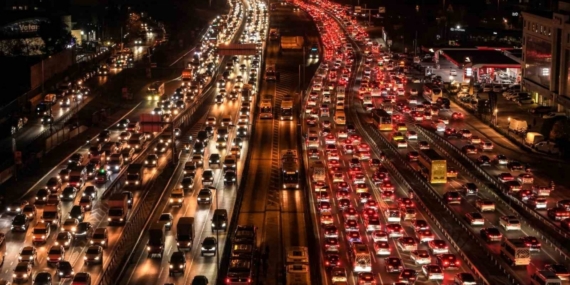 İstanbul Cevizlibağ’da trafik yoğunluğu havadan görüntülendi