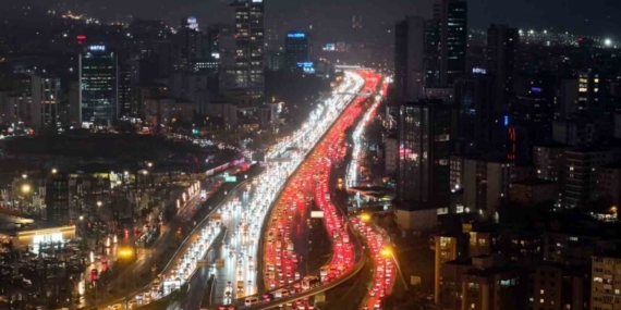 İstanbul’da trafik durma noktasına geldi: Yağmurun etkisi ile yoğunluk yüzde 90’a ulaştı