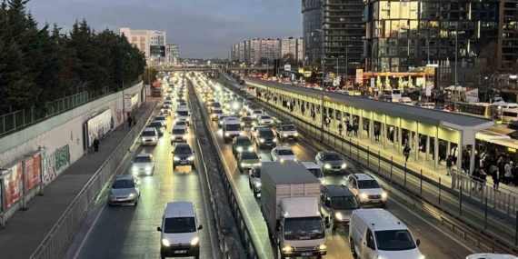 İstanbul’da trafik yoğunluğu yüzde 81’e ulaştı