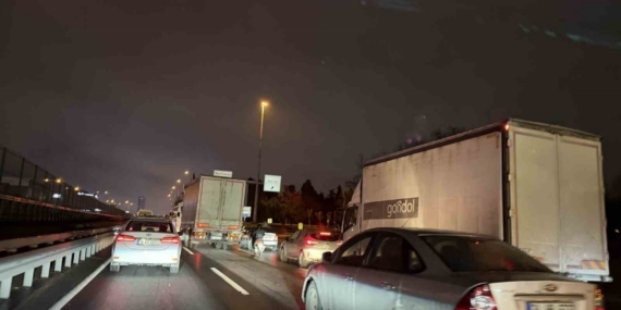 İstanbul’da trafik yüzde 90’a ulaştı, ağır vasıtalar dikkat çekti